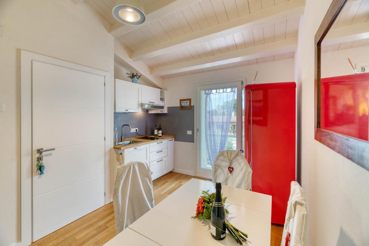 La Casa Degli Ulivi Appartamento In Villa Con Patio Куарту-Сант'Элена Экстерьер фото