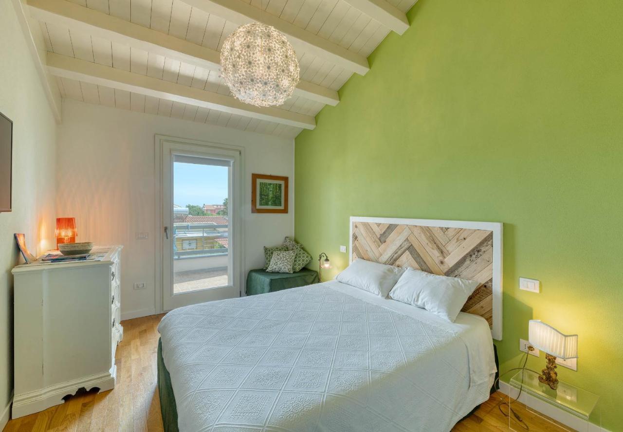 La Casa Degli Ulivi Appartamento In Villa Con Patio Куарту-Сант'Элена Экстерьер фото