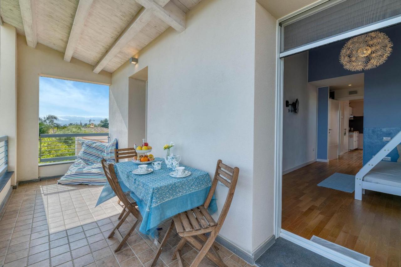 La Casa Degli Ulivi Appartamento In Villa Con Patio Куарту-Сант'Элена Экстерьер фото